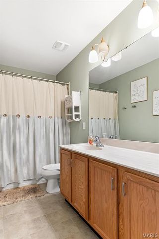 3221 Kingsridge Manor Drive, Oakville, MO 63129