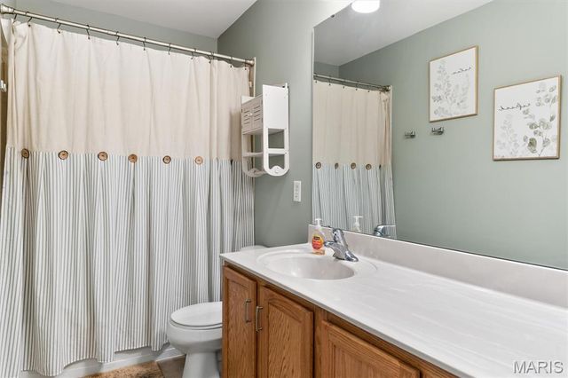 3221 Kingsridge Manor Drive, Oakville, MO 63129