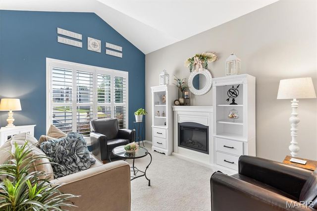 3221 Kingsridge Manor Drive, Oakville, MO 63129
