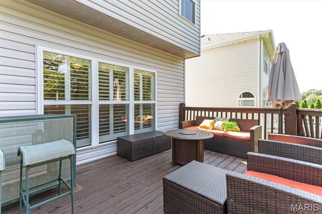 3221 Kingsridge Manor Drive, Oakville, MO 63129