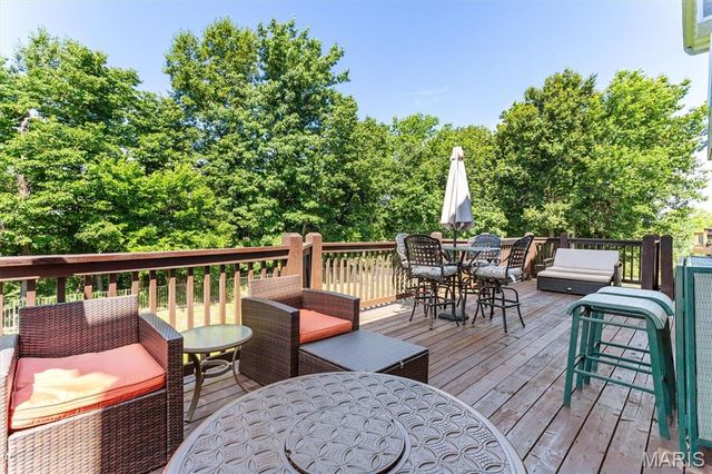 3221 Kingsridge Manor Drive, Oakville, MO 63129
