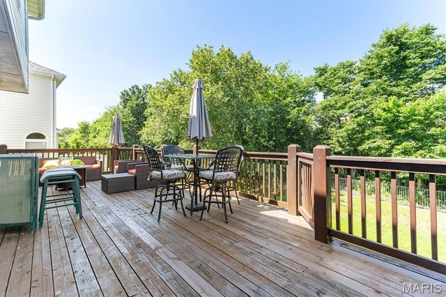 3221 Kingsridge Manor Drive, Oakville, MO 63129