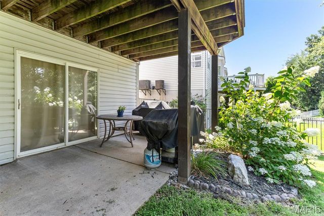 3221 Kingsridge Manor Drive, Oakville, MO 63129