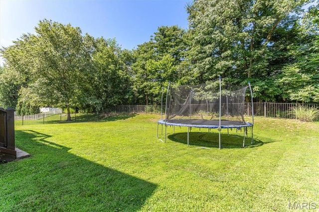 3221 Kingsridge Manor Drive, Oakville, MO 63129