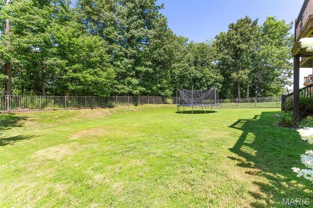 3221 Kingsridge Manor Drive, Oakville, MO 63129