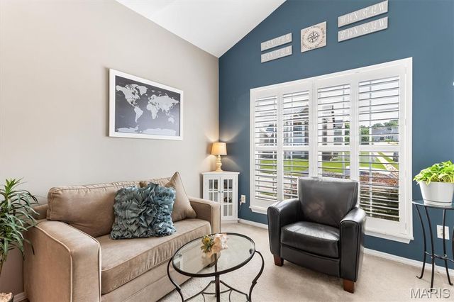 3221 Kingsridge Manor Drive, Oakville, MO 63129