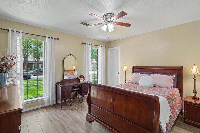 2917 Sugar Wood Drive, League City, TX 77573