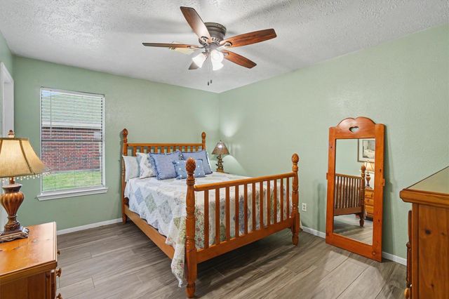 2917 Sugar Wood Drive, League City, TX 77573