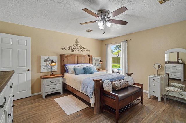 2917 Sugar Wood Drive, League City, TX 77573
