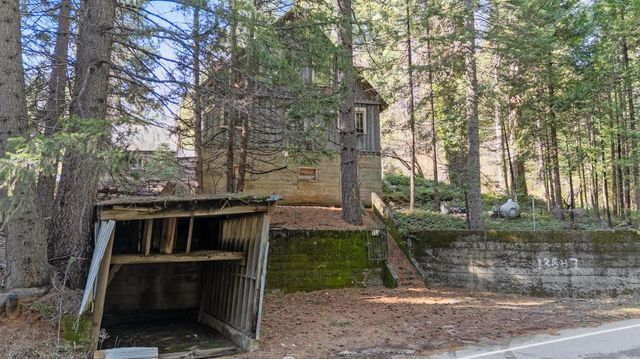 13887 La Porte Rd, Strawberry Valley, CA 95981