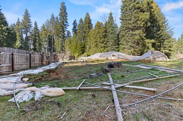 13887 La Porte Rd, Strawberry Valley, CA 95981