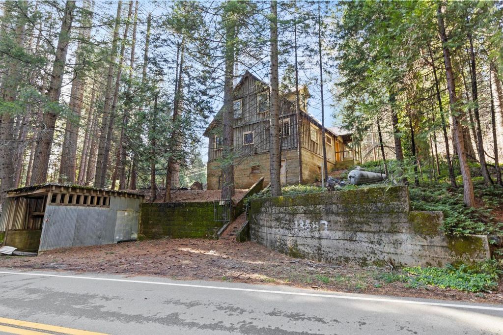 13887 La Porte Rd, Strawberry Valley, CA 95981