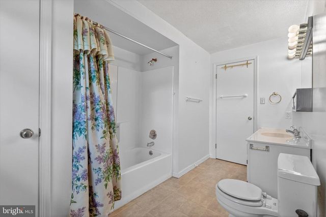 1440 EQUESTRIAN DR, Dover, PA 17315