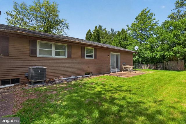 1440 EQUESTRIAN DR, Dover, PA 17315