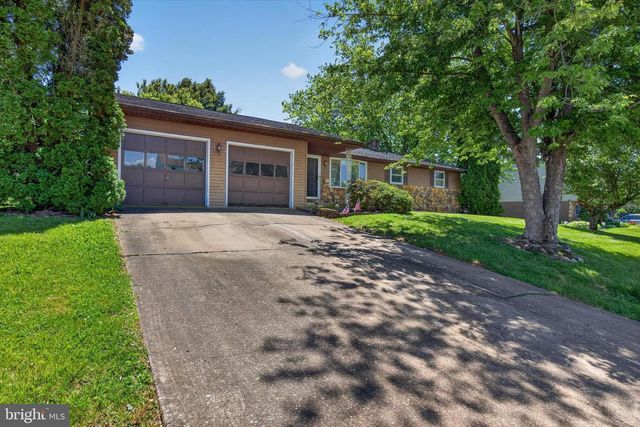 1440 EQUESTRIAN DR, Dover, PA 17315