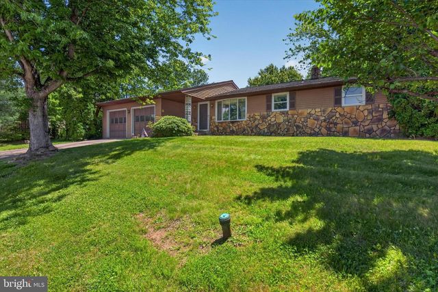 1440 EQUESTRIAN DR, Dover, PA 17315