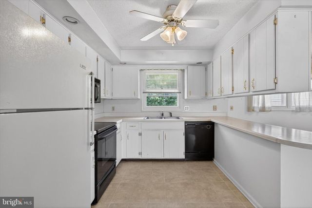 1440 EQUESTRIAN DR, Dover, PA 17315