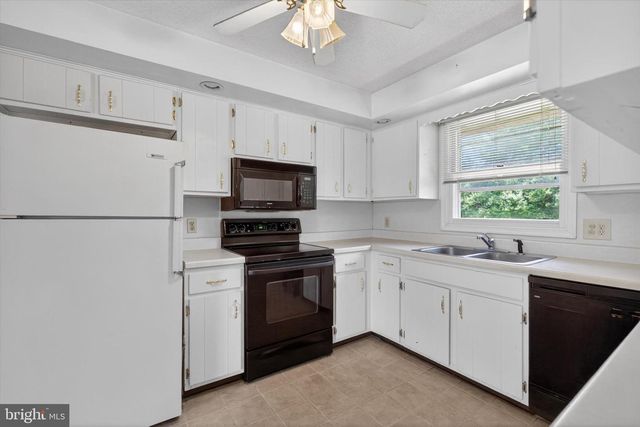 1440 EQUESTRIAN DR, Dover, PA 17315