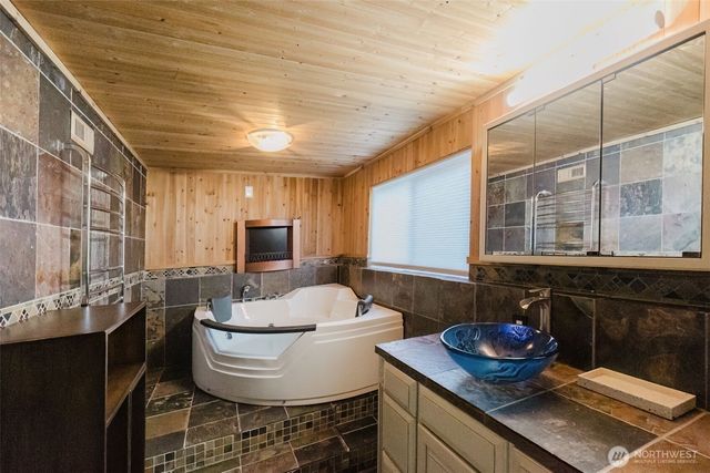 14911 NW Holly Road, Seabeck, WA 98380