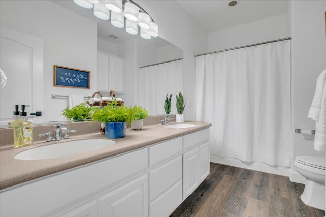 1940 Erin Way, Turlock, CA 95382