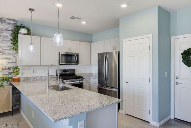 7314 Glimmer Point Street, North Las Vegas, NV 89084