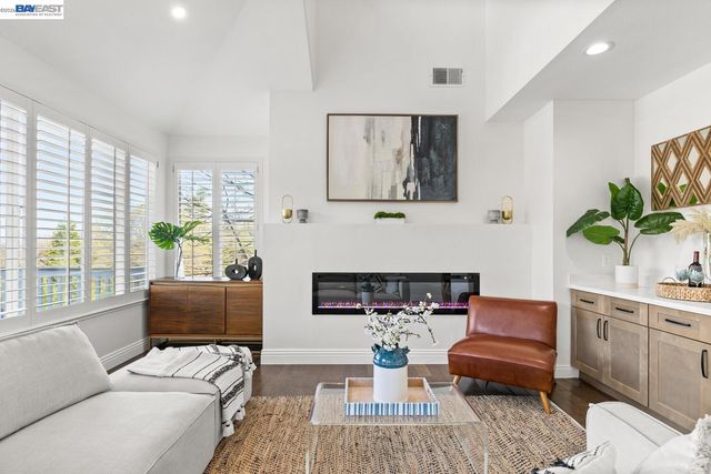 1048 Peppermill Ct, Concord, CA 94518