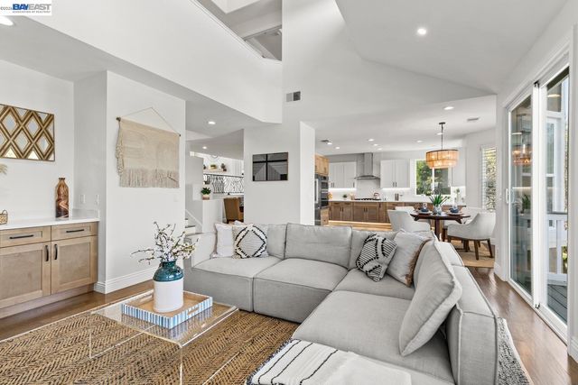 1048 Peppermill Ct, Concord, CA 94518