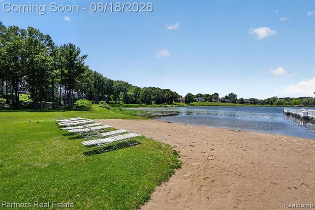 4632 Villa France Drive, Brighton, MI 48116