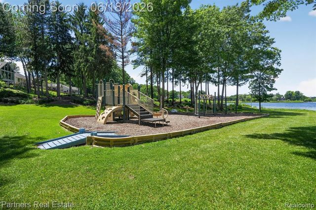 4632 Villa France Drive, Brighton, MI 48116