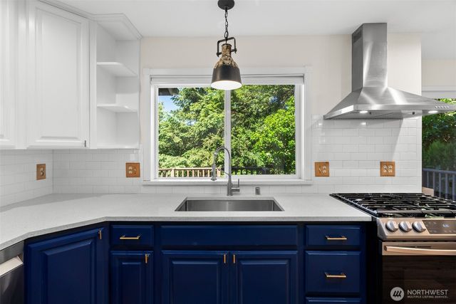 26227 Montera Loop NE, Kingston, WA 98346
