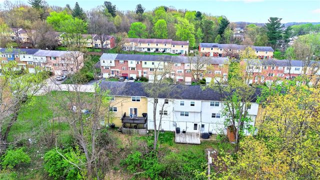 930 ACADEMY HEIGHTS DR, Hempfield Twp, PA 15601