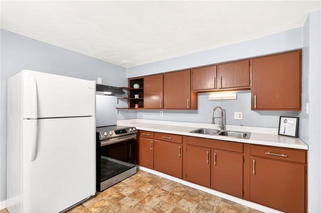 930 ACADEMY HEIGHTS DR, Hempfield Twp, PA 15601
