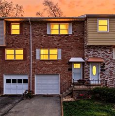 930 ACADEMY HEIGHTS DR, Hempfield Twp, PA 15601