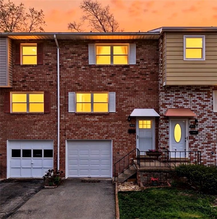 930 ACADEMY HEIGHTS DR, Hempfield Twp, PA 15601