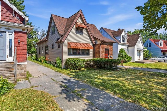 31 Saint James Road, Cheektowaga, NY 14225