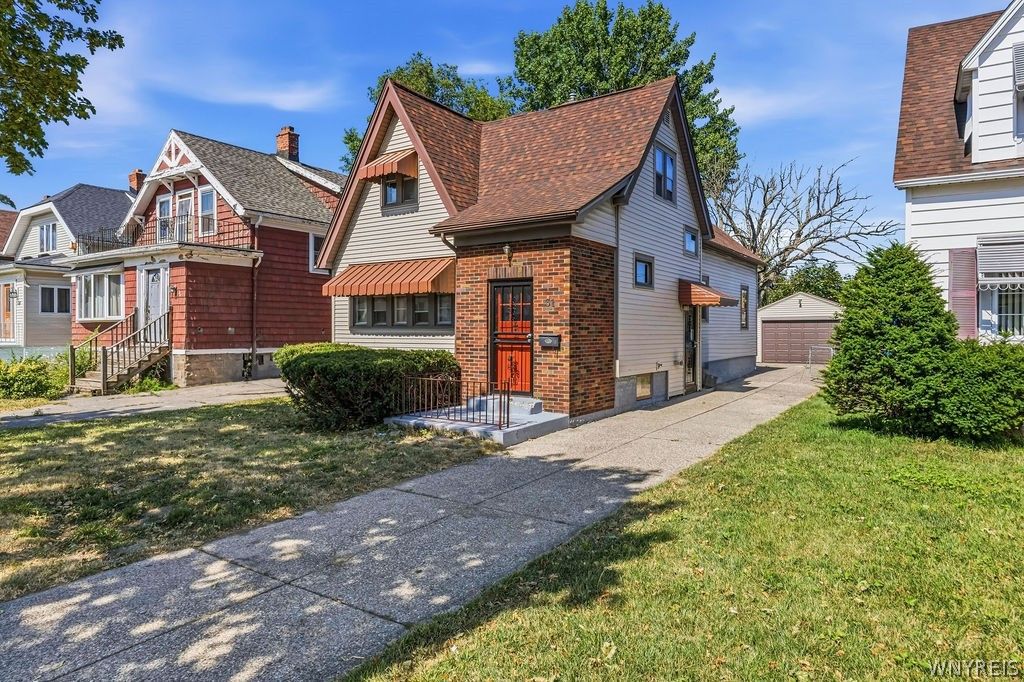31 Saint James Road, Cheektowaga, NY 14225