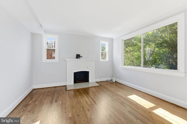 8209 FLOWER AVE, Takoma Park, MD 20912