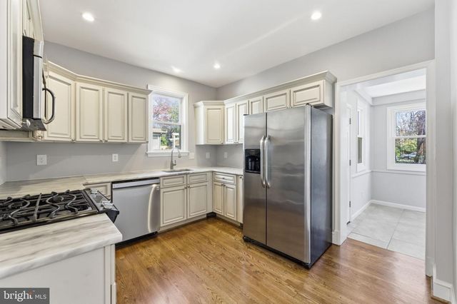 8209 FLOWER AVE, Takoma Park, MD 20912