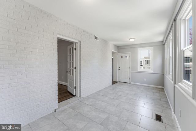 8209 FLOWER AVE, Takoma Park, MD 20912