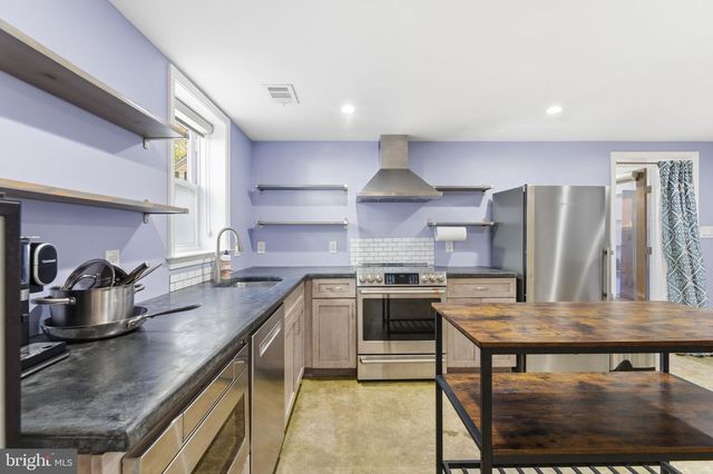 8209 FLOWER AVE, Takoma Park, MD 20912