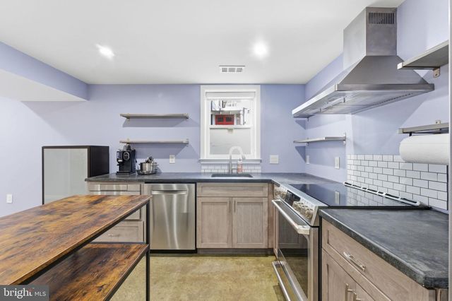 8209 FLOWER AVE, Takoma Park, MD 20912