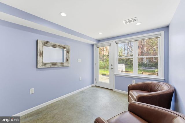 8209 FLOWER AVE, Takoma Park, MD 20912