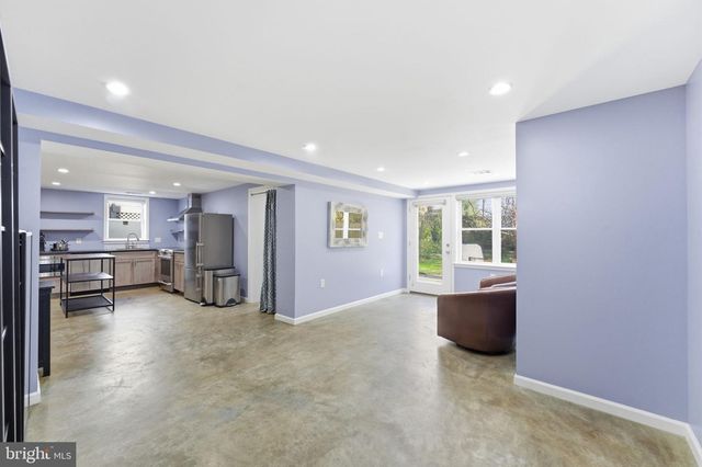 8209 FLOWER AVE, Takoma Park, MD 20912