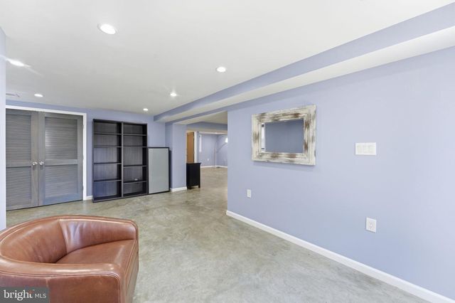 8209 FLOWER AVE, Takoma Park, MD 20912