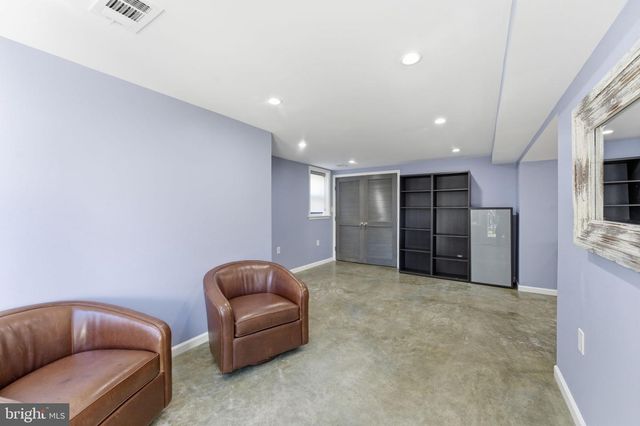 8209 FLOWER AVE, Takoma Park, MD 20912