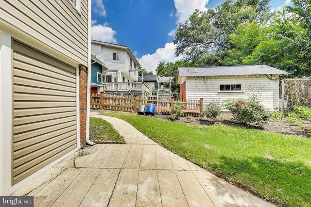 8209 FLOWER AVE, Takoma Park, MD 20912