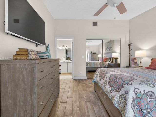 64 Meadows Dr, Boynton Beach, FL 33436