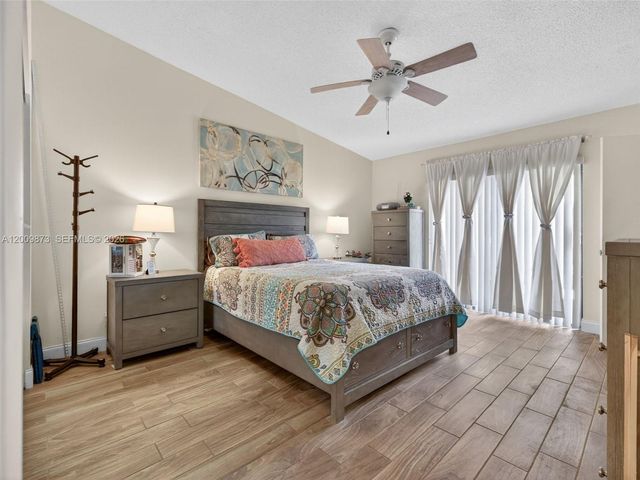 64 Meadows Dr, Boynton Beach, FL 33436