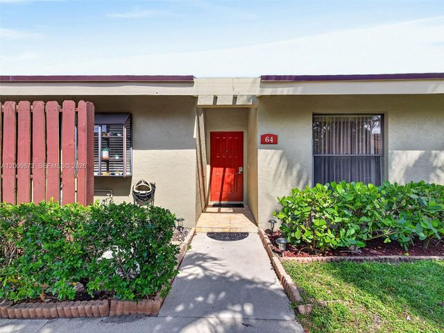 64 Meadows Dr, Boynton Beach, FL 33436