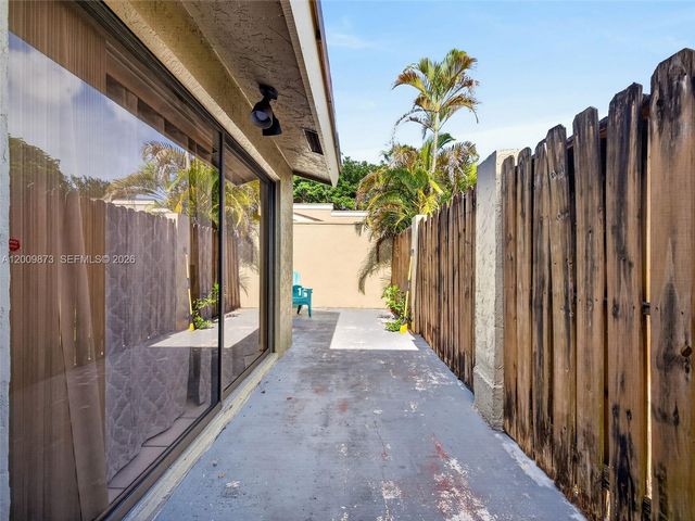64 Meadows Dr, Boynton Beach, FL 33436